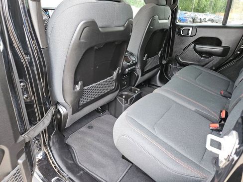 Used 2025 Jeep Wrangler Unlimited Rubicon AWD/4WD image 27