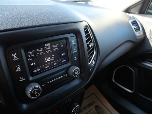 Used 2018 Jeep Compass Latitude w/ Cold Weather Group image 13