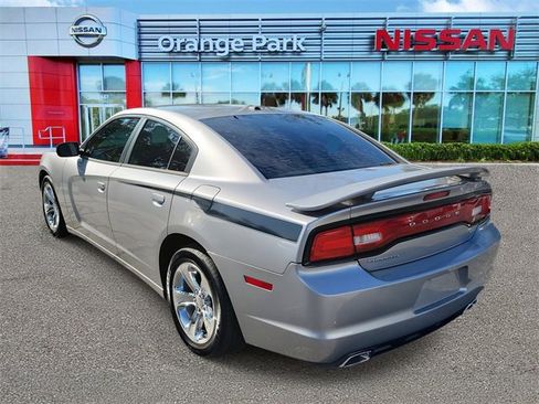 Used 2014 Dodge Charger SXT Plus image 3