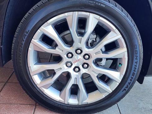 Used 2024 GMC Acadia Denali w/ Super Cruise Package FWD image 4