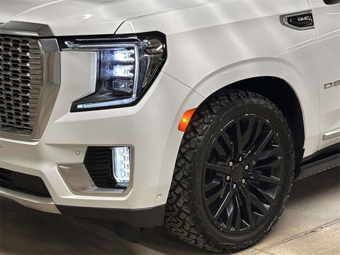 Used 2023 GMC Yukon Denali w/ Denali Reserve Package image 10