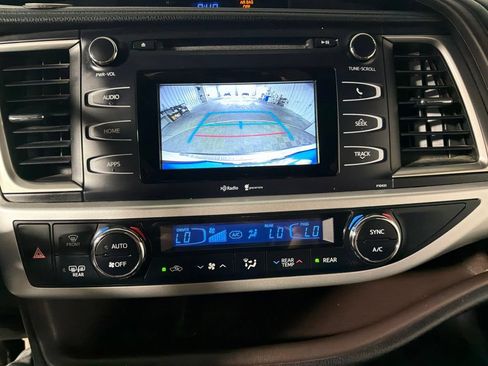 Used 2015 Toyota Highlander Plus FWD image 17