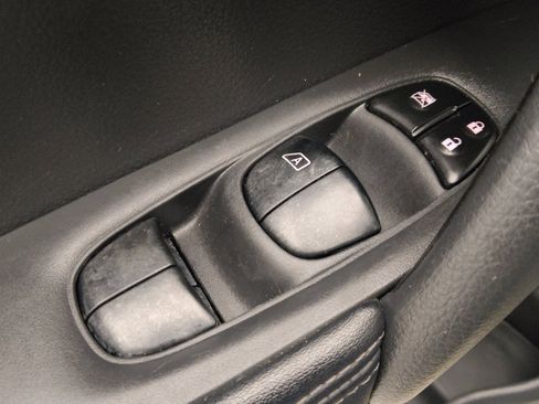 Used 2017 Nissan Rogue S FWD image 27