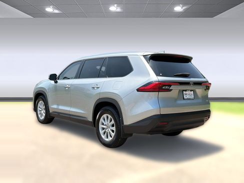 Used 2024 Toyota Grand Highlander FWD image 3