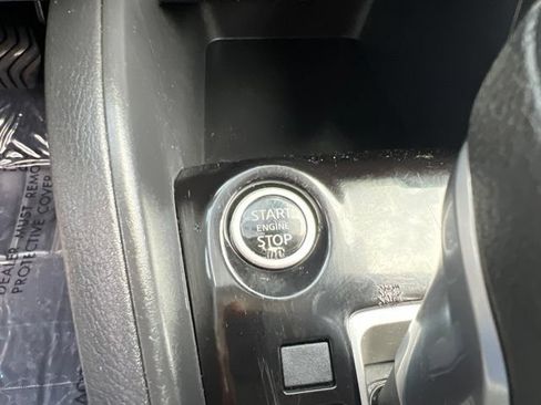 Used 2021 Nissan Versa SV FWD image 12