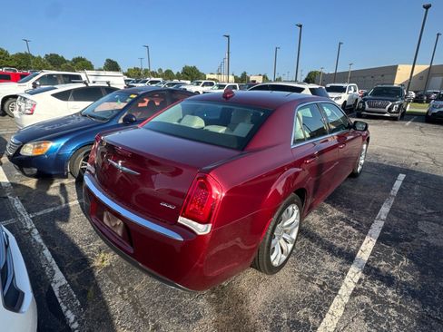 Used 2018 Chrysler 300 Touring L RWD image 3