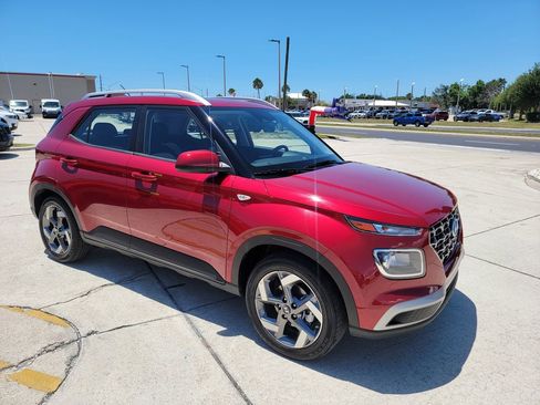 Used 2025 Hyundai Venue SEL FWD image 6