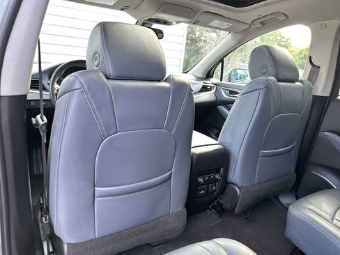 Used 2021 Buick Enclave Essence w/ Sound and Sites Package AWD/4WD image 16