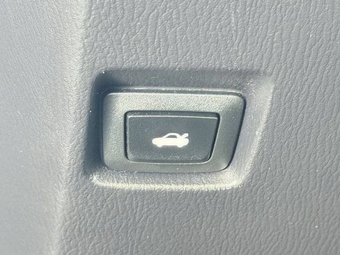 Used 2016 MAZDA MAZDA3 i Sport w/ Preferred Equipment Package FWD image 34