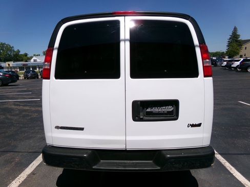 Used 2017 Chevrolet Express 2500 LT w/ LT Preferred Equipment Group RWD image 4