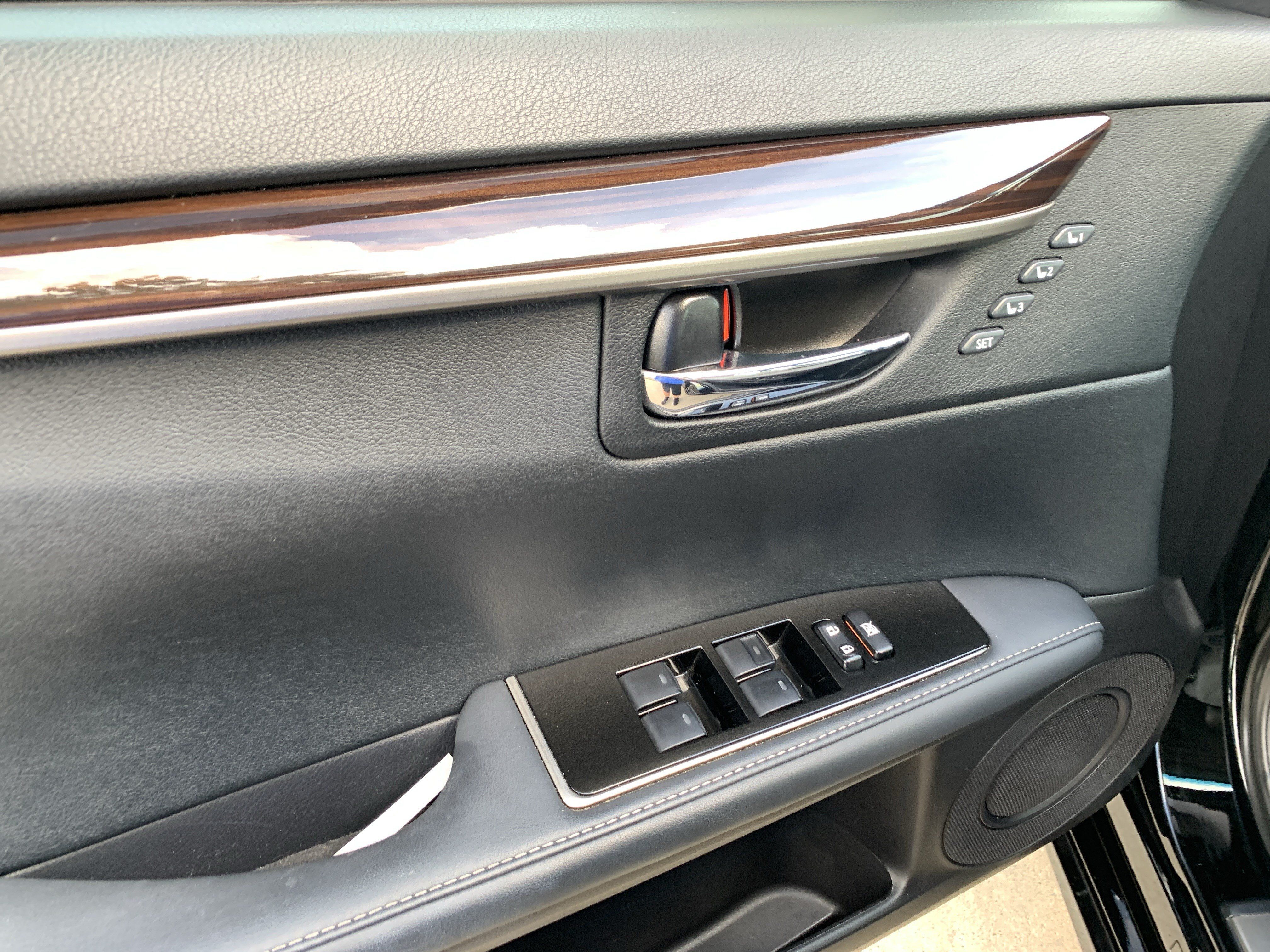 Used 2017 Lexus ES 350 w/ Premium Package FWD image 15