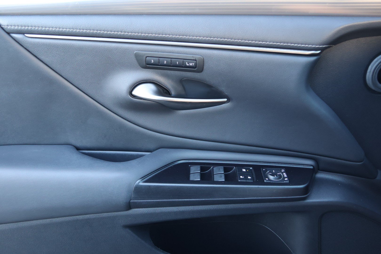 Used 2020 Lexus ES 350 F Sport w/ Accessory Package 2 FWD image 12