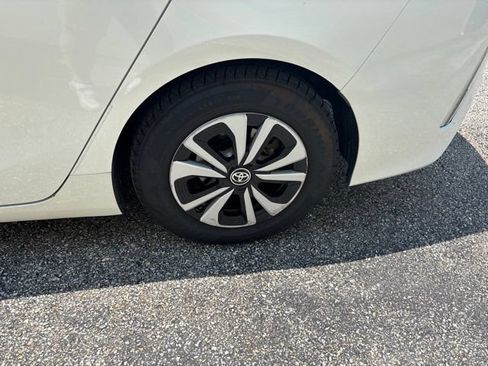 Used 2018 Toyota Prius Prime Premium FWD image 11