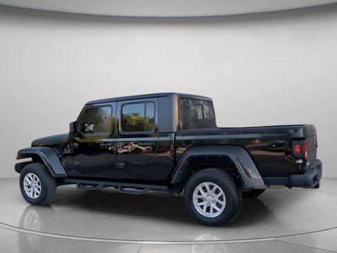 Used 2023 Jeep Gladiator Sport AWD/4WD image 16