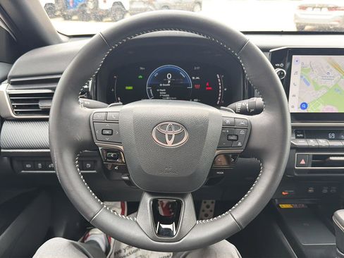 Used 2025 Toyota Camry SE FWD image 20