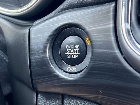 Used 2021 Jeep Grand Cherokee Laredo image 28