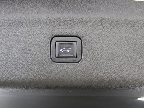 Used 2020 Buick Enclave Essence w/ Sound and Sites Package image 19