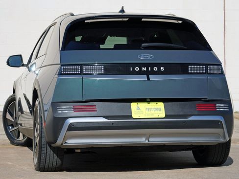 Used 2025 Hyundai Ioniq 5 SEL image 5