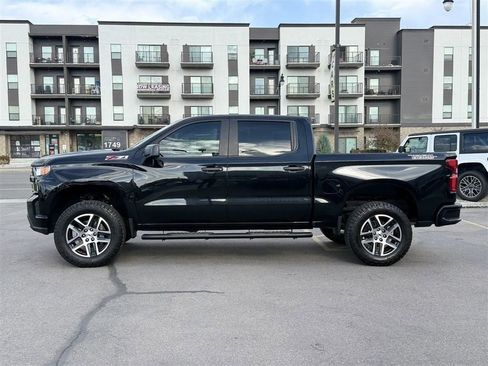 Used 2019 Chevrolet Silverado 1500 Custom Trail Boss AWD/4WD image 4