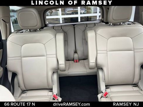 Used 2023 Lincoln Aviator AWD w/ Premium Package image 11