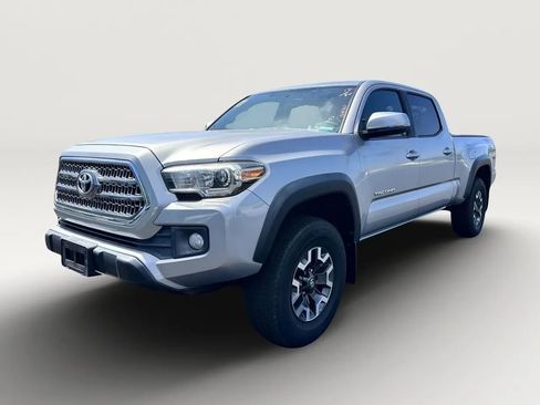 Used 2017 Toyota Tacoma TRD Off-Road w/ Tow Package AWD/4WD image 8