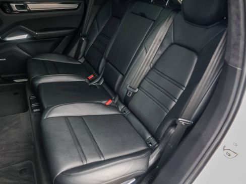 Used 2020 Porsche Cayenne Turbo w/ Assistance Package image 26