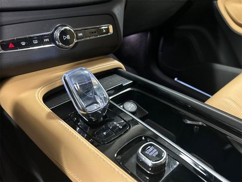 Certified 2023 Volvo XC90 T8 Ultimate w/ Protection Package Premier image 19