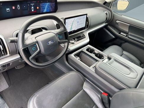 Certified 2025 Ford Expedition Max Platinum image 4