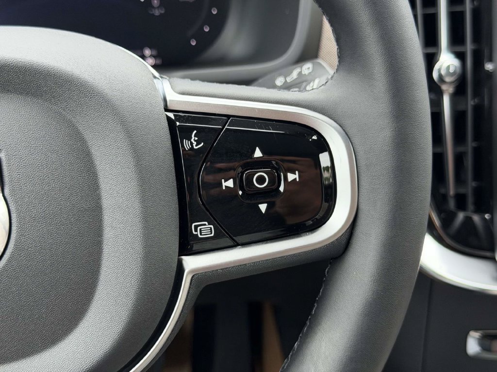 New 2026 Volvo XC90 T8 Plus w/ Protection Package AWD/4WD image 9