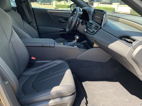 Used 2025 Lexus ES 350 F Sport w/ Accessory Package (Z2) FWD image 35