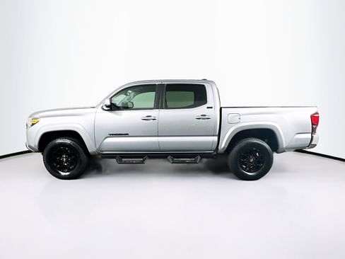 Used 2020 Toyota Tacoma SR5 RWD image 4