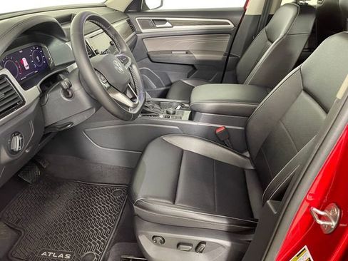 Used 2022 Volkswagen Atlas SE image 2