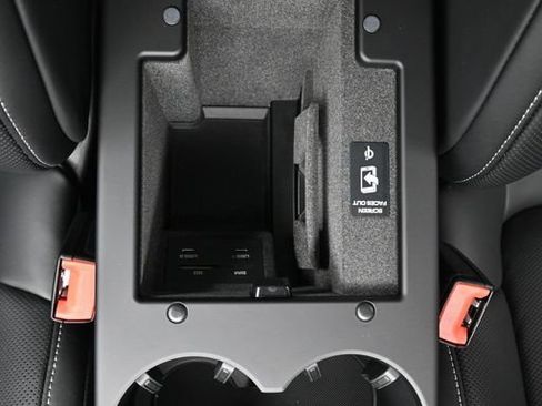 New 2026 Porsche Macan S image 25