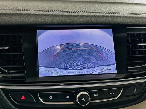 Used 2018 Buick Regal Essence FWD image 21