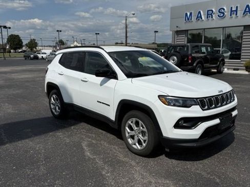 Used 2024 Jeep Compass Latitude image 32