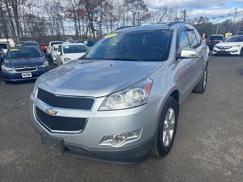 Used 2012 Chevrolet Traverse LT image 2