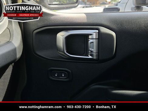 Used 2025 Jeep Wrangler Sport AWD/4WD image 29