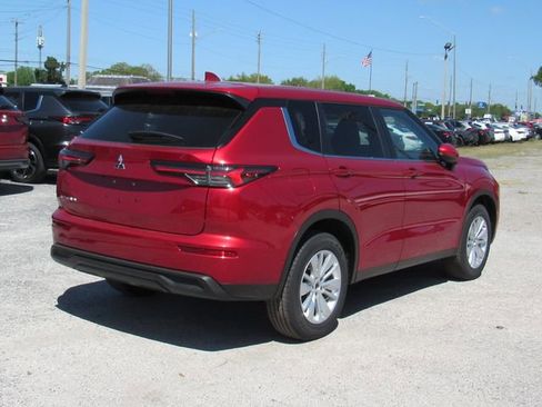 New 2026 Mitsubishi Outlander ES FWD image 3