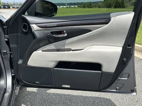 Used 2014 Lexus LS 460 w/ Comfort Package RWD image 16