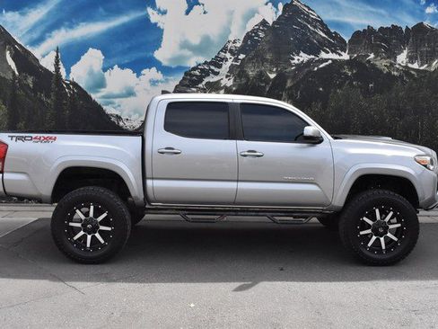 Used 2016 Toyota Tacoma TRD Sport w/ Towing Package AWD/4WD image 2