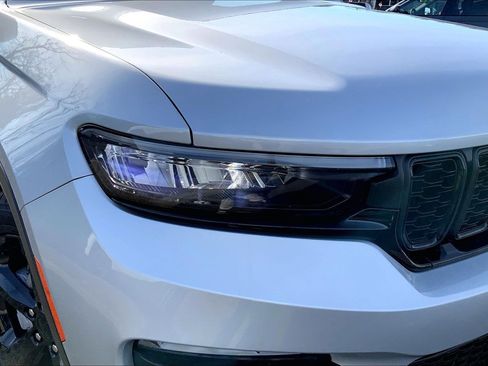 Certified 2024 Jeep Grand Cherokee Limited w/ Black Appearance Package image 25