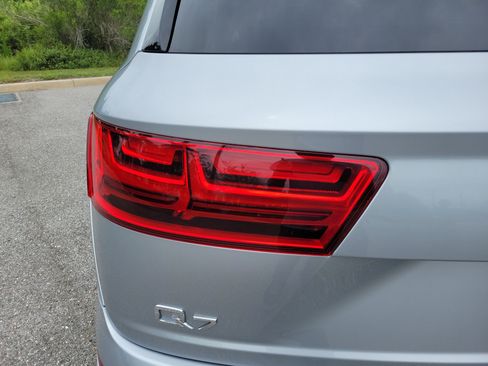 Used 2017 Audi Q7 3.0T Prestige AWD/4WD image 10