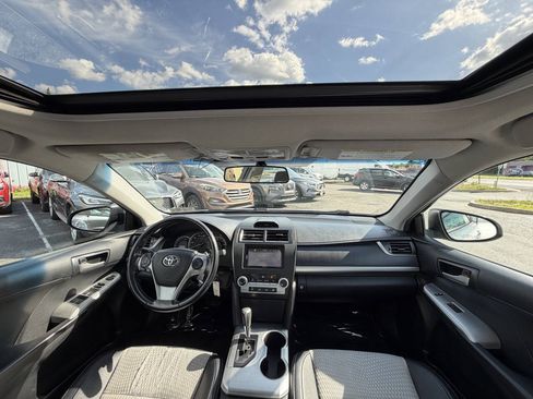 Used 2014 Toyota Camry SE w/ Moonroof Package FWD image 14