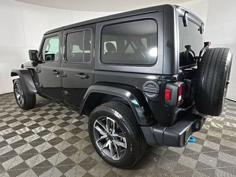 Used 2024 Jeep Wrangler Unlimited w/ Convenience Group AWD/4WD image 5