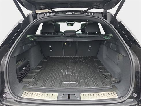 New 2026 Land Rover Range Rover Velar Dynamic SE image 13
