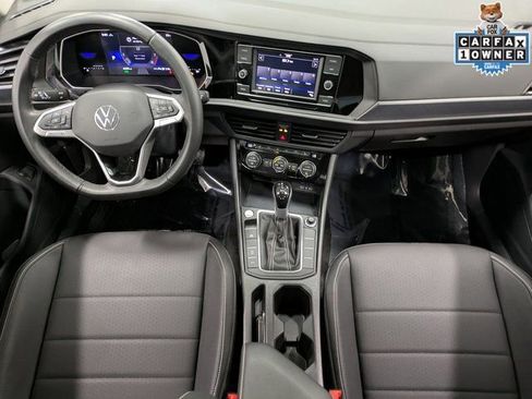 Used 2024 Volkswagen Jetta SE w/ Panoramic Sunroof Package image 25