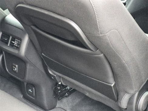 Used 2024 GMC Terrain SLE w/ Driver Convenience Package image 17