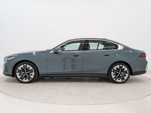 New 2026 BMW 530i w/ Premium Package RWD image 2