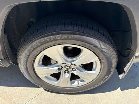 Used 2019 Toyota RAV4 XLE w/ Convenience Package AWD/4WD image 11