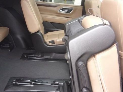 Used 2021 Chevrolet Tahoe Premier w/ Premium Package image 40